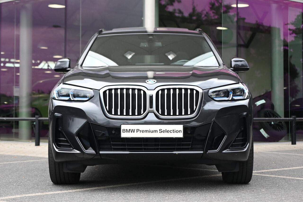 BMW X3 xDrive30e High Executive M Sport Automaat / Panoramadak / Trekhaak / Laserlight / Sportstoelen / Comfort Access / Head-Up / Stoelverwarming / Live Cockpit Professional