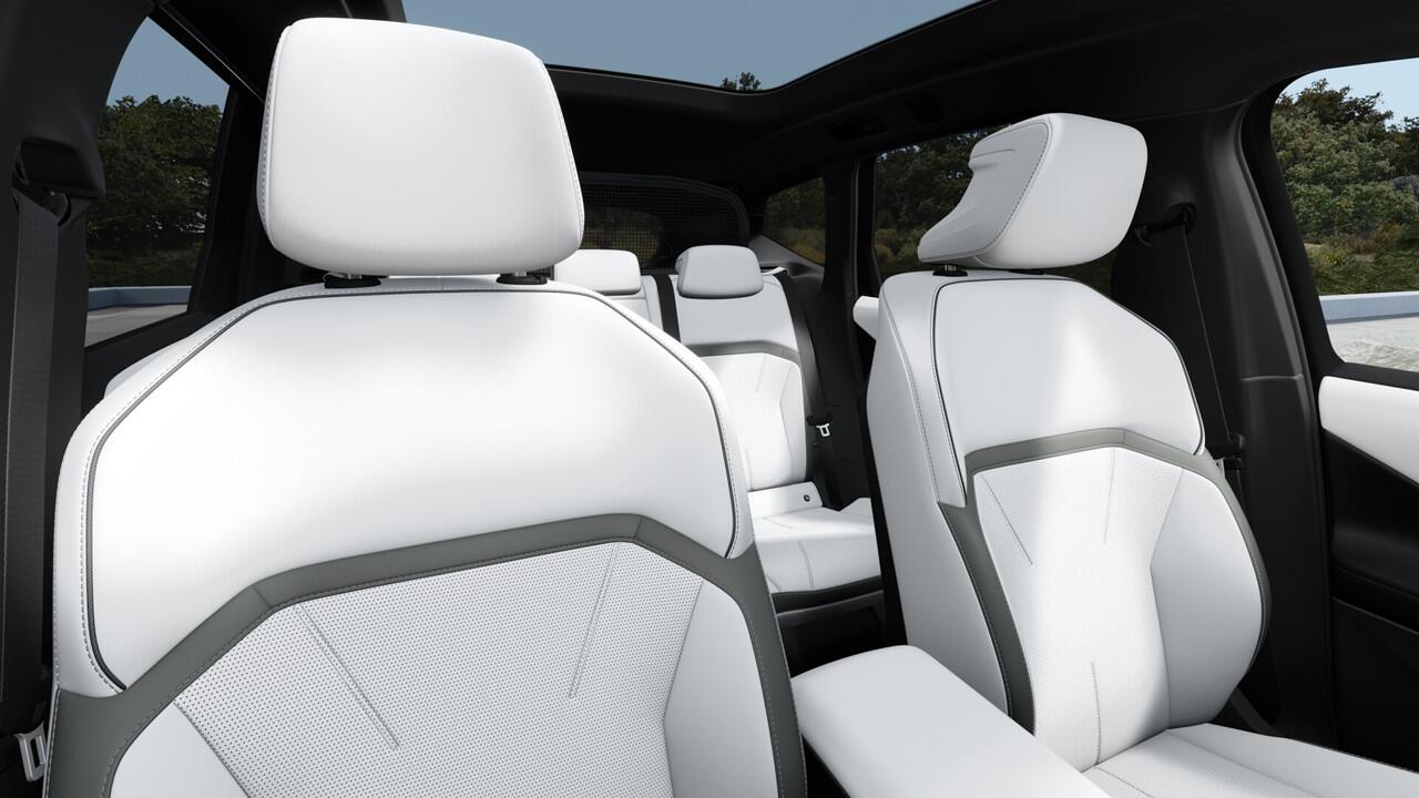 BMW X3 iX3 50 xDrive M Sport / Panoramadak / Trekhaak / Multifunctionele Stoelen / Parking Assistant Plus / Stuurverwarming