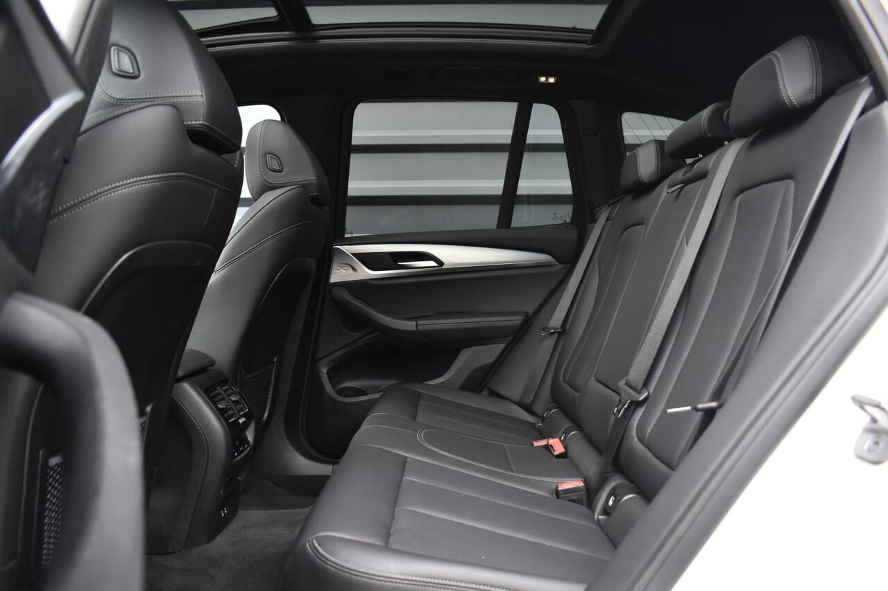 BMW X3 xDrive30e M Sport | Pano | 21'' Velgen | Camera | CarPlay | Head-Up | Stoelverwarming | Sfeerverlichting |