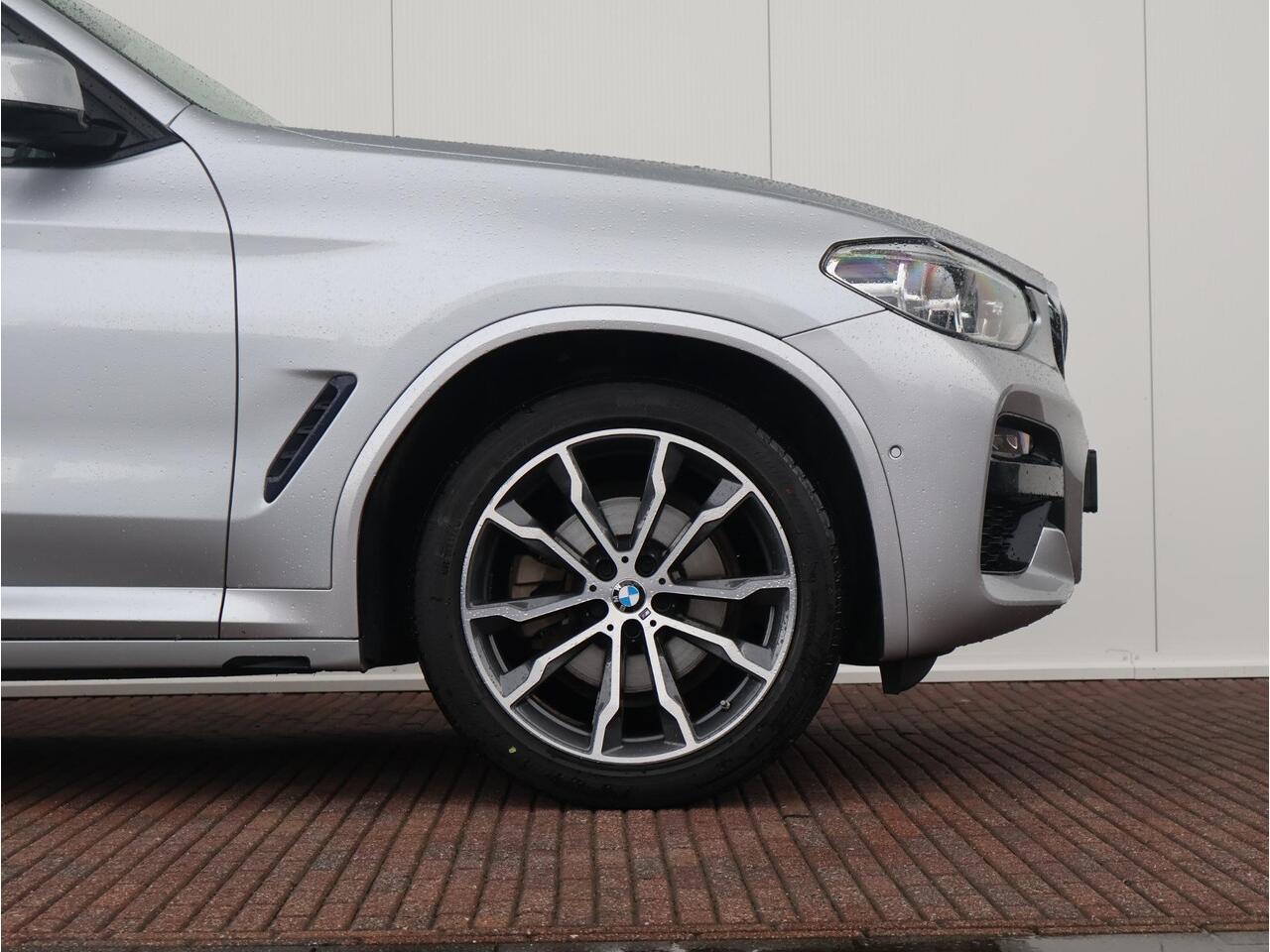 BMW X3 xDrive20i High Executive M-Sportpakket / Pano / Trekhaak / HUD / HIFI /