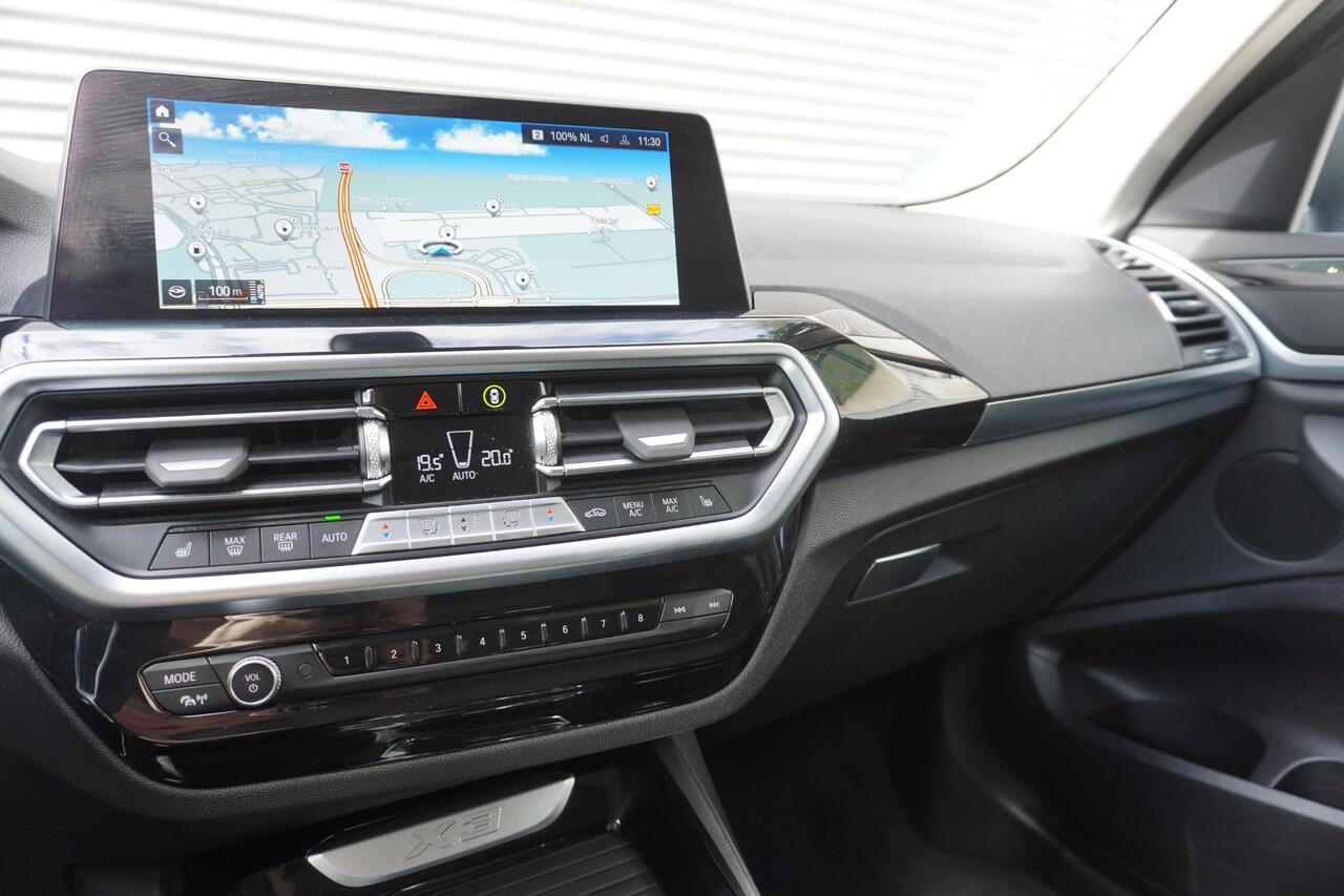 BMW X3 xDrive30e Trekhaak met elektrisch wegklapbare kogel | Parking Assistant Plus | Extra getint glas | 19 inch LM Y-spaak (Styling 693) in Ferric Grau