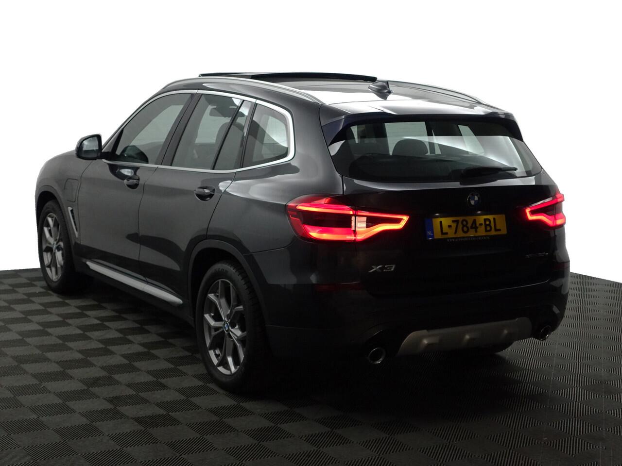 BMW X3 xDrive30e High Executive Aut- Panoramadak, Stuur/Stoelverwarming, Sfeerverlichting, Standkachel, Sport Interieur