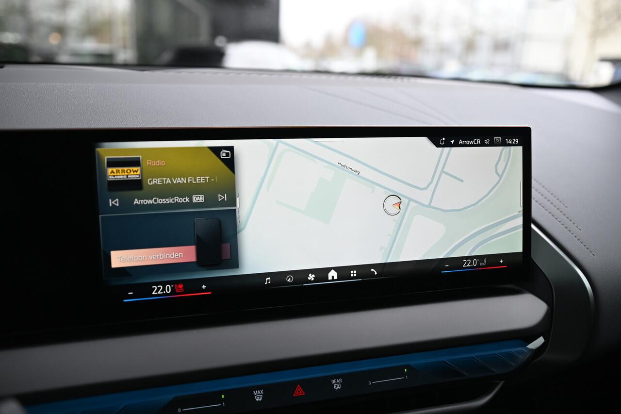 BMW X3 20 xDrive M Sport Automaat / Panoramadak / Trekhaak / Sportstoelen / Parking Assistant Plus / Adaptieve LED / Comfort Access