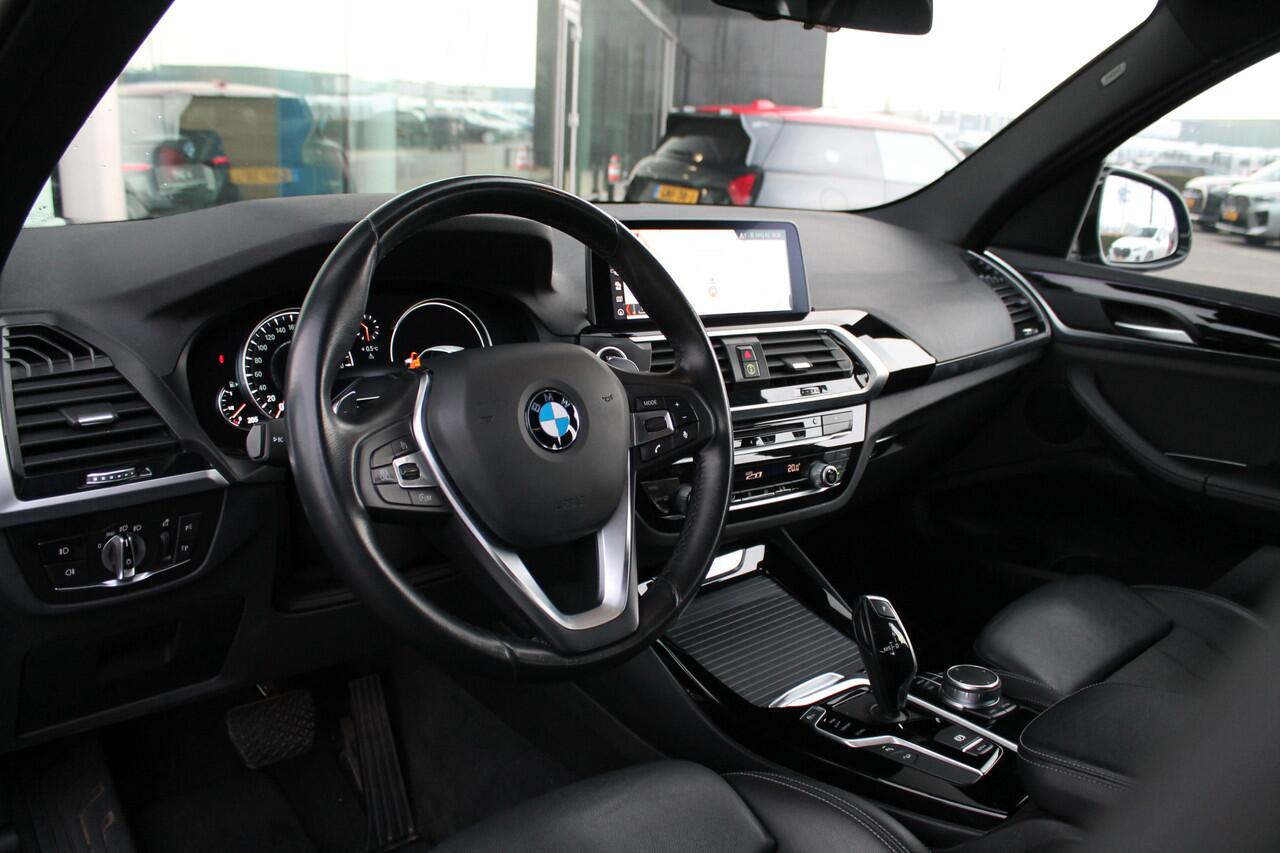 BMW X3 xDrive20i Executive xLine Automaat / Sportstoelen / LED / Parking Assistant / Navigatie Professional
