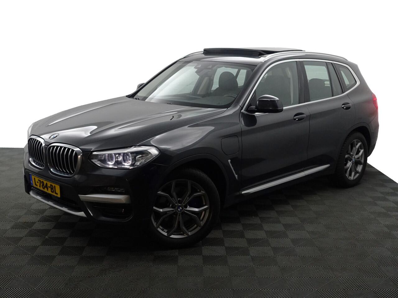 BMW X3 xDrive30e High Executive Aut- Panoramadak, Stuur/Stoelverwarming, Sfeerverlichting, Standkachel, Sport Interieur
