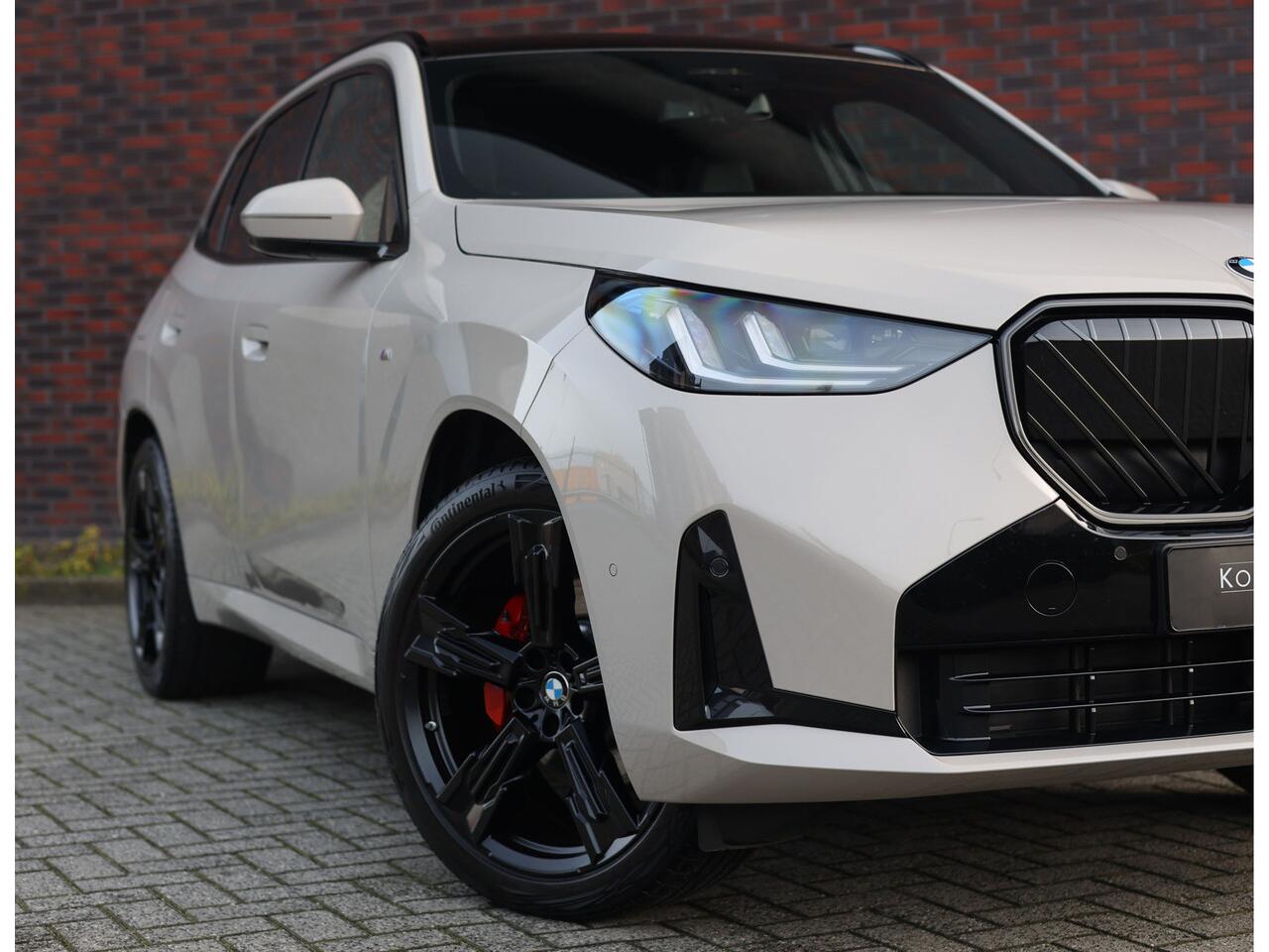 BMW X3 30e xDrive | Trekhaak - Pano - Iconic Glow