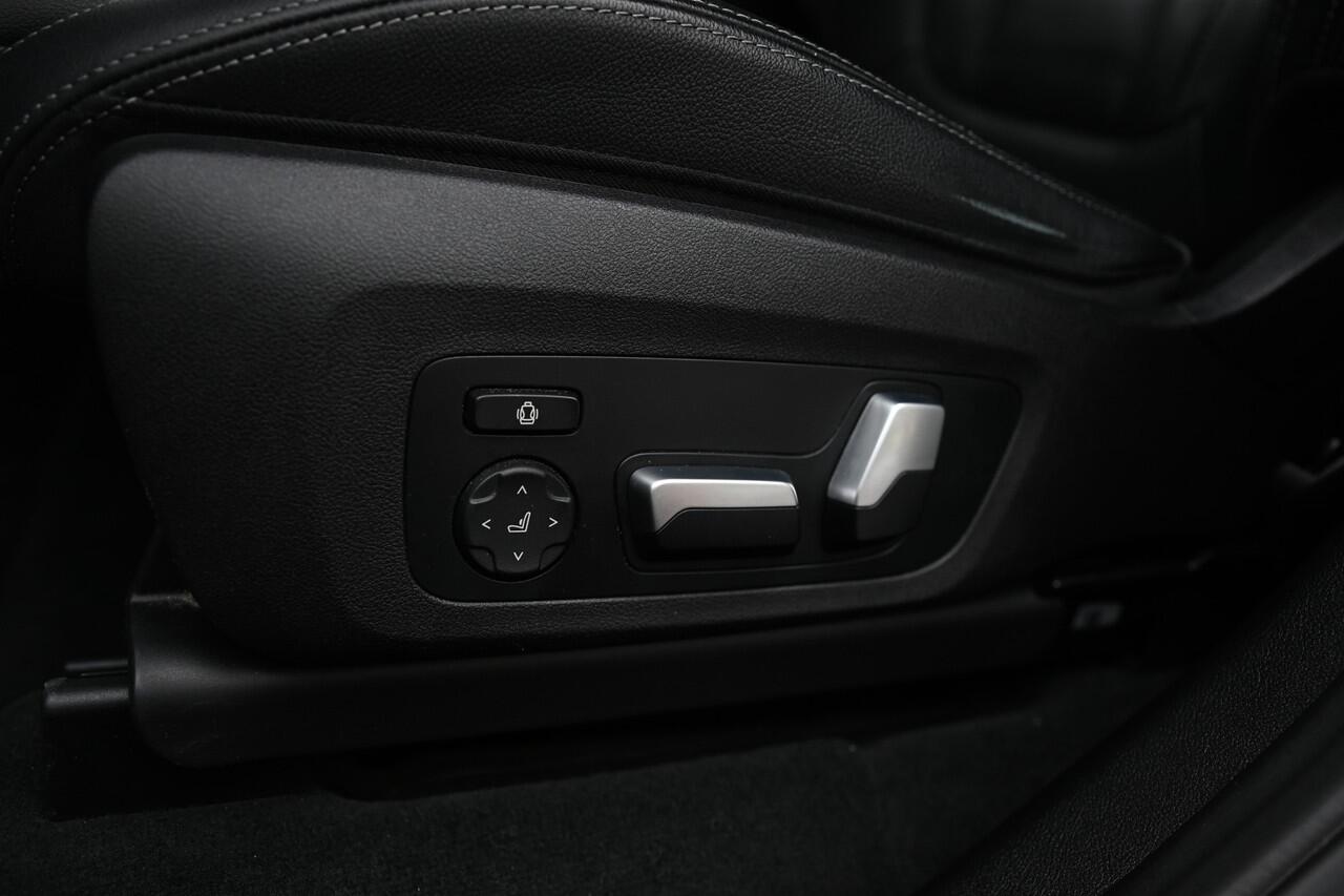 BMW X3 xDrive30e High Executive M Sport Automaat / Panoramadak / Achteruitrijcamera / Sportstoelen / Adaptief onderstel / Stoelverwarming / Adaptieve LED / Parking Assistant / Live Cockpit Professional