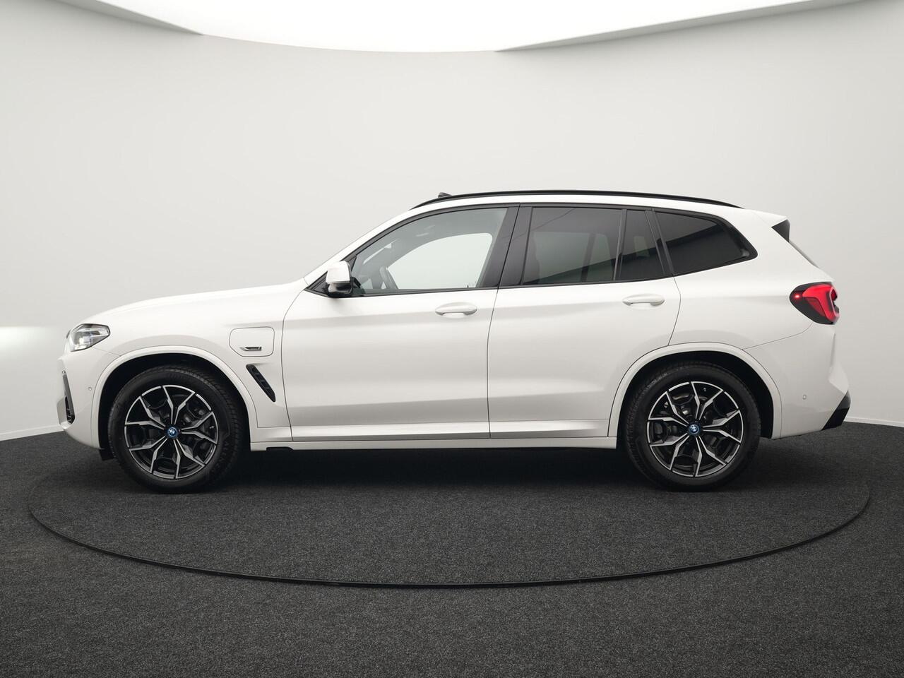 BMW X3 xDrive30e M Sport Plug In Hybrid PHEV | Facelift | Panodak | Carplay | Lederen Sportstoelen Verwarmd | Camera | Sfeerverlichting | Keyless |