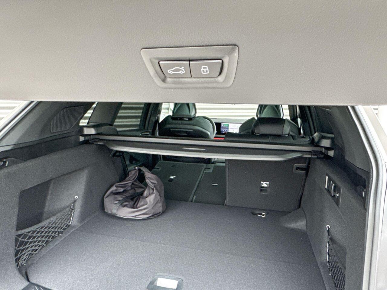 BMW X3 30e xDrive | Trekhaak met elektrisch wegklapbare kogel | Glazen panoramadak