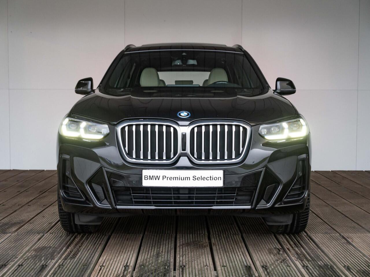 BMW X3 xDrive30e | High Executive | M Sportpakket | Glazen panoramadak | Stuurverwarming | HiFi | BMW Laserlight | Easter