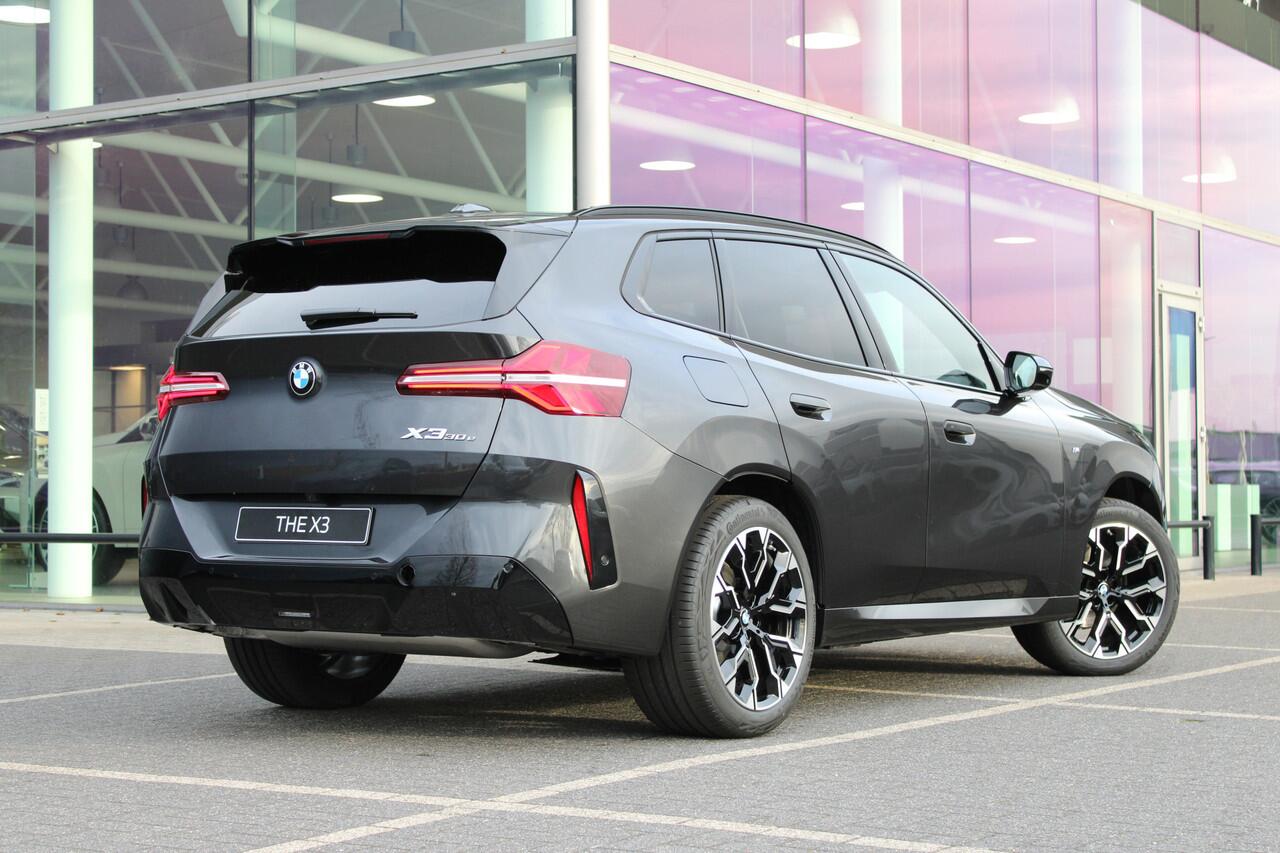 BMW X3 30e xDrive M Sport Automaat / Panoramadak / Trekhaak / Sportstoelen / Adaptieve LED / Parking Assistant Plus / M Sportonderstel / Comfort Access
