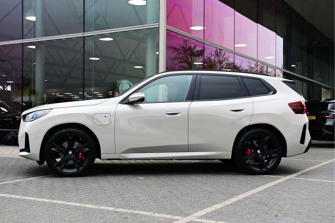 BMW X3 30e xDrive M Sport Automaat / Panoramadak / Trekhaak / Stoelventilatie / Parking Assistant Plus / Comfort Access / Adaptieve LED / Stuurverwarming