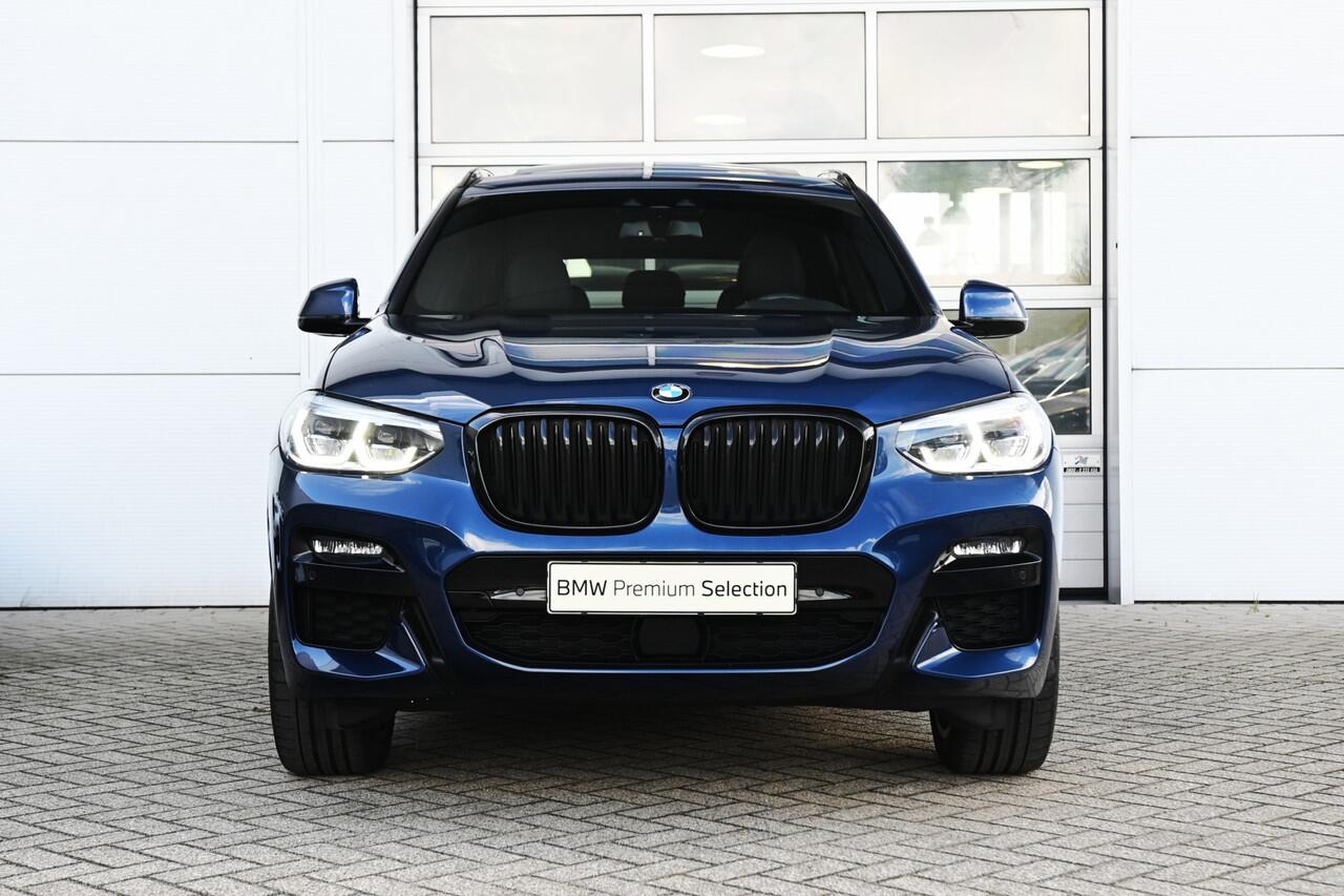 BMW X3 xDrive30e High Executive M Sport Automaat / Panoramadak / Trekhaak / Sportstoelen / Achteruitrijcamera / Adaptieve LED / Stoelverwarming / BMW Live Cockpit Professional