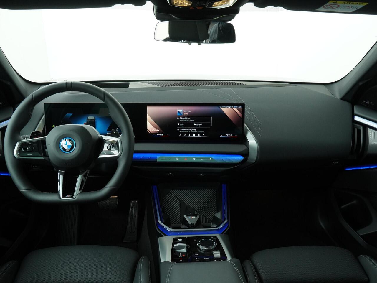 BMW X3 30e xDrive M-Sport Pro | Panoramadak | Head-Up | Adaptive Cruise | Trekhaak | Stuurverwarming | Comfort Access |