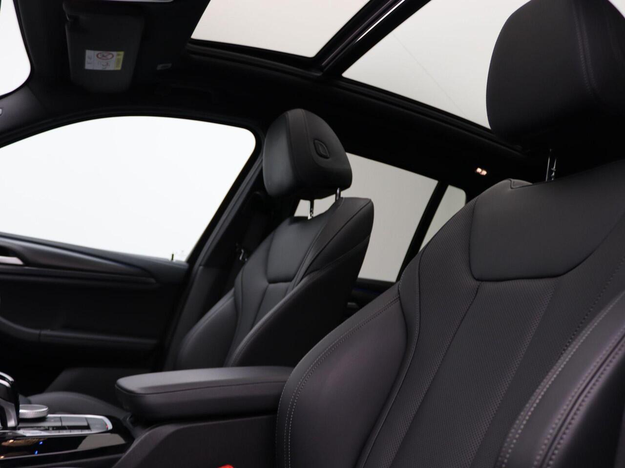 BMW X3 xDrive30e M Sportpakket | Trekhaak | Panoramadak | Driving Assistant | Head-Up Display | Harman Kardon | 20"