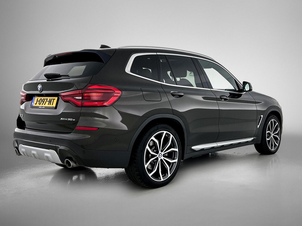 BMW X3 xDrive30e eDrive Edition Panoramadak / Trekhaak / Leder-Sport / Pdc+Camera / Stoel-Stuurverwarming / Harman Kardon / NL auto / Apk 09-2026