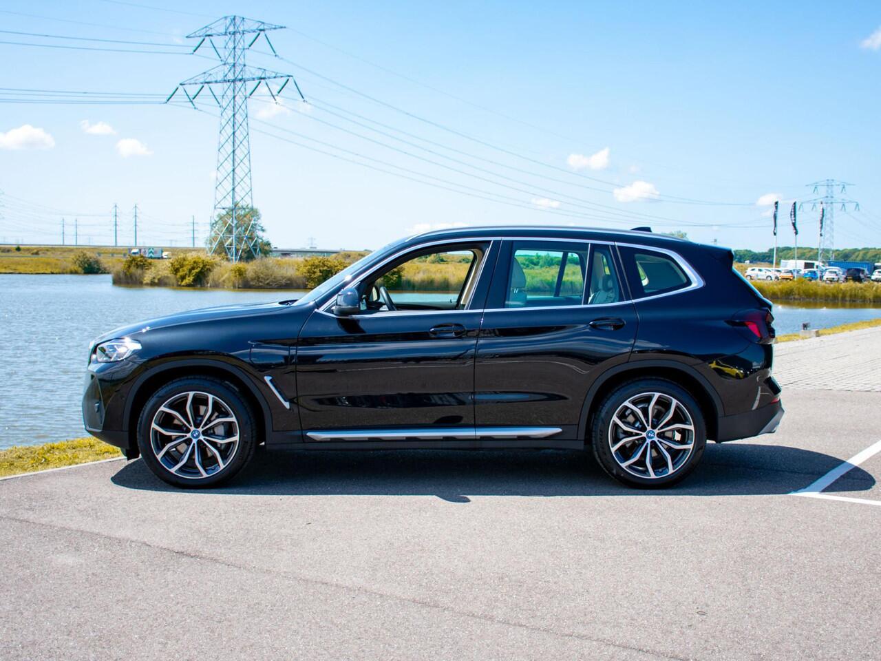 BMW X3 xDrive30e Stoelverwarming | Laser Led | Driving Assistant | Head-up Display | 20 Inch velgen