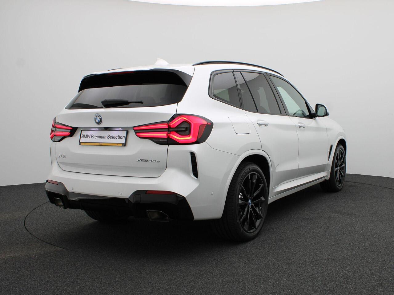 BMW X3 xDrive30e High Executive | M Sportpakket | Safety Pack | Adaptief Onderstel | Stuurwielrand Verwarmd | Panoramadak | Driving Assistant Professional | Head-Up Display | Harman Kardon | 20''