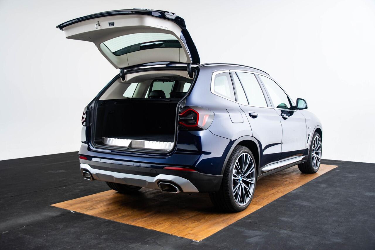 BMW X3 xDrive30e Parking/Driving Assistant - Head up - Hifi - Active Protection - Comfort Access - Elektrisch verwarmde voorstoelen - Zonneschermen achterportierruiten - Sportstoelen - Performance Control -