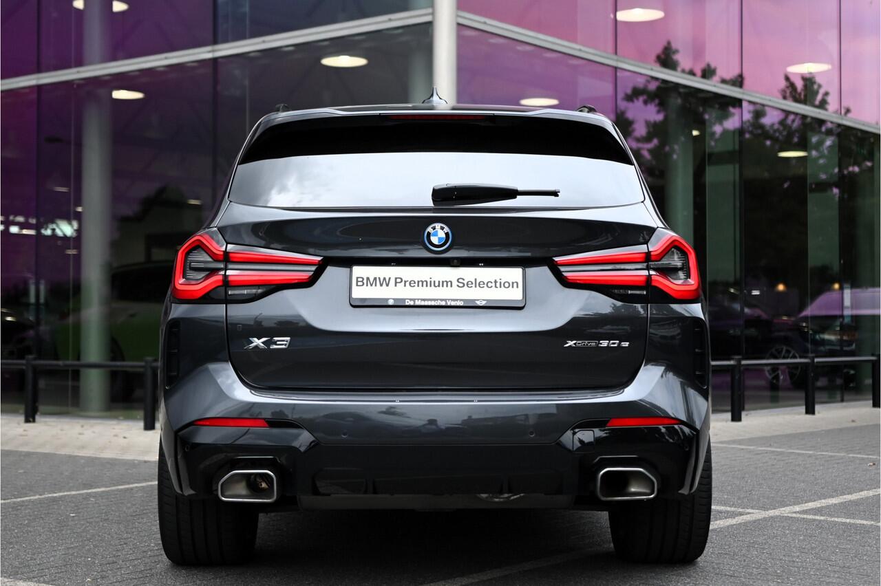 BMW X3 xDrive30e High Executive M Sport Automaat / Panoramadak / Trekhaak / Laserlight / Sportstoelen / Comfort Access / Head-Up / Stoelverwarming / Live Cockpit Professional