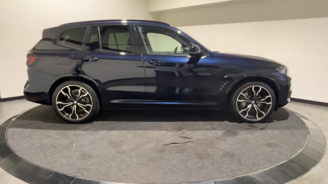 BMW X3 iX3 High Executive 80 kWh | Panoramadak | Lederen bekleding | HUD | 21 inch Velgen | Sportstoelen | M - Sport | SoH (batterijcheck) 96,9 % score!