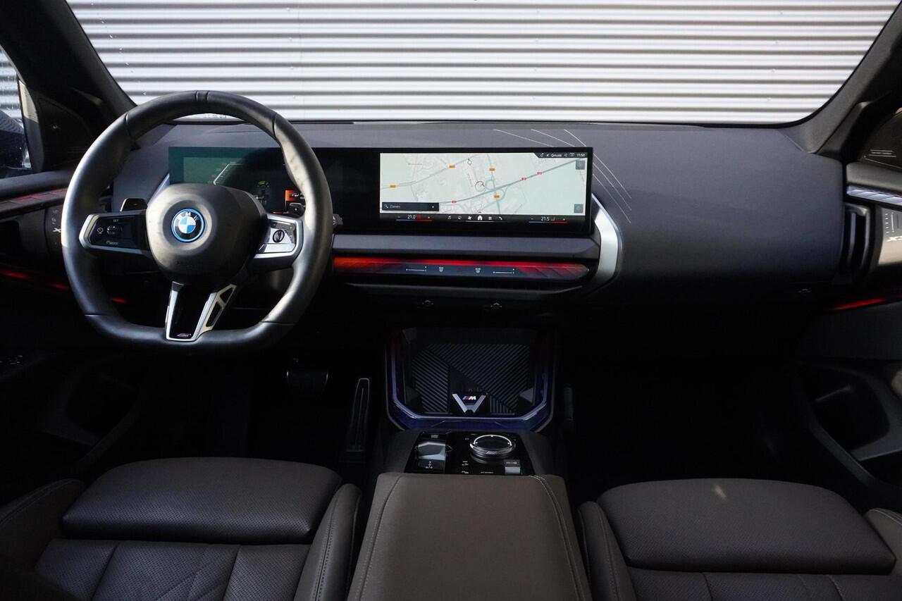 BMW X3 30e xDrive M Sportpakket Pro | Comfort Pack | Trekhaak met elektrisch wegklapbare kogel | 2 Glazen panoramadak | HIFI System Harman Kardon | Driving Assistant Professional