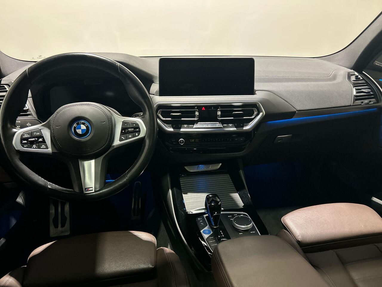 BMW X3 iX3 High Executive 80 kWh | Panoramadak | Lederen bekleding | HUD | 21 inch Velgen | Sportstoelen | M - Sport | SoH (batterijcheck) 96,9 % score!