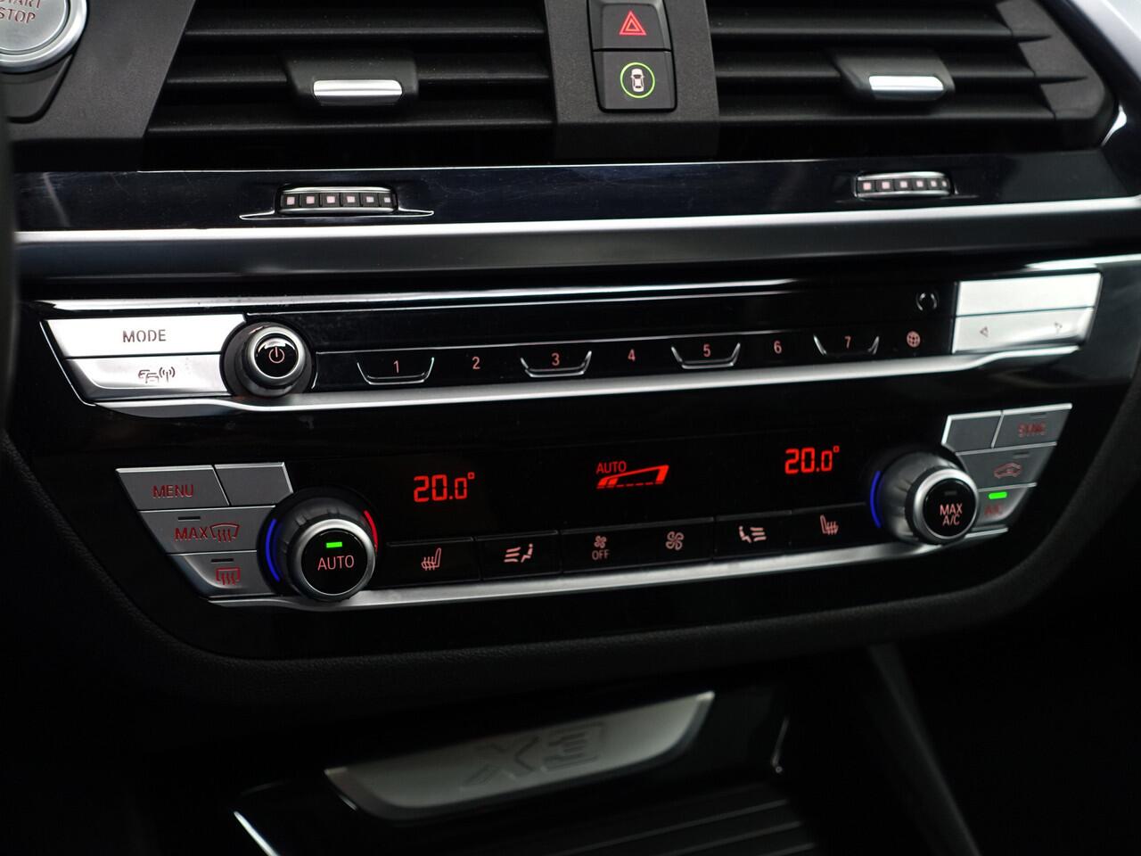 BMW X3 xDrive30e High Executive Aut- Panoramadak, Stuur/Stoelverwarming, Sfeerverlichting, Standkachel, Sport Interieur