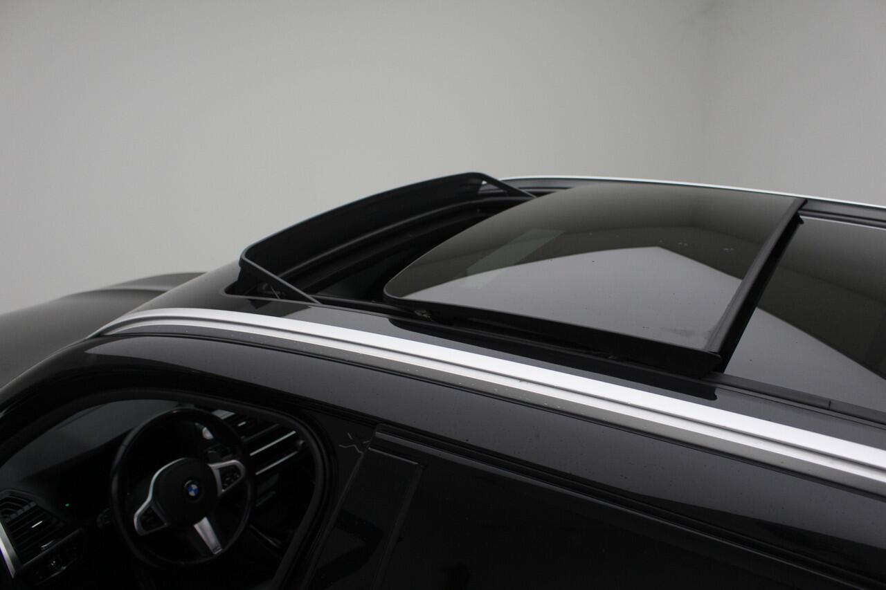 BMW X3 xDrive30e M-Sport | Trekhaak | Panorama | Head-Up | Camera | Leder |