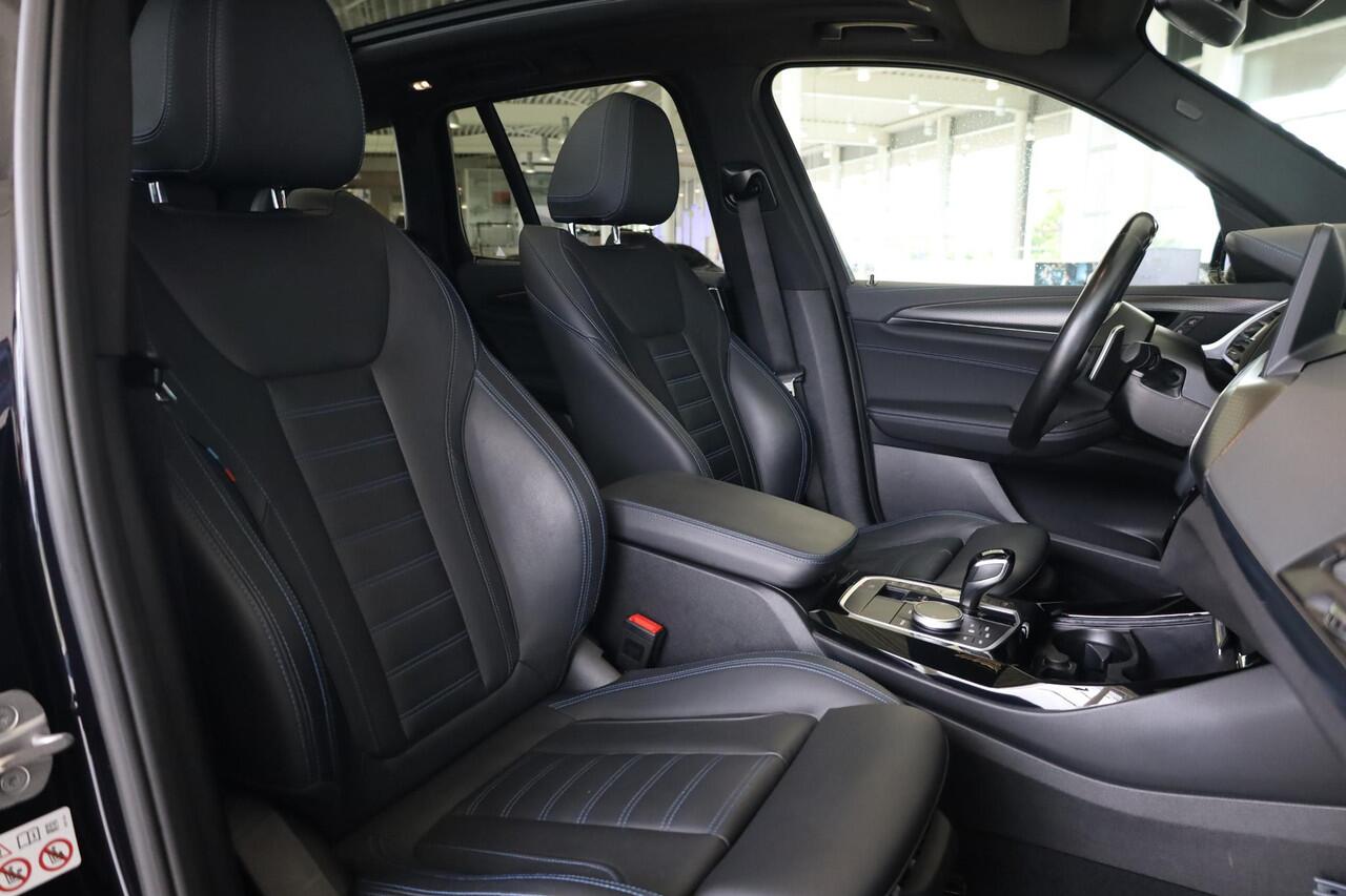 BMW X3 xDrive30e M Sportpakket | 20 inch | Elektrische Trekhaak | Glazen panoramadak | Driving Assistant | Adaptieve LED | Head-Up