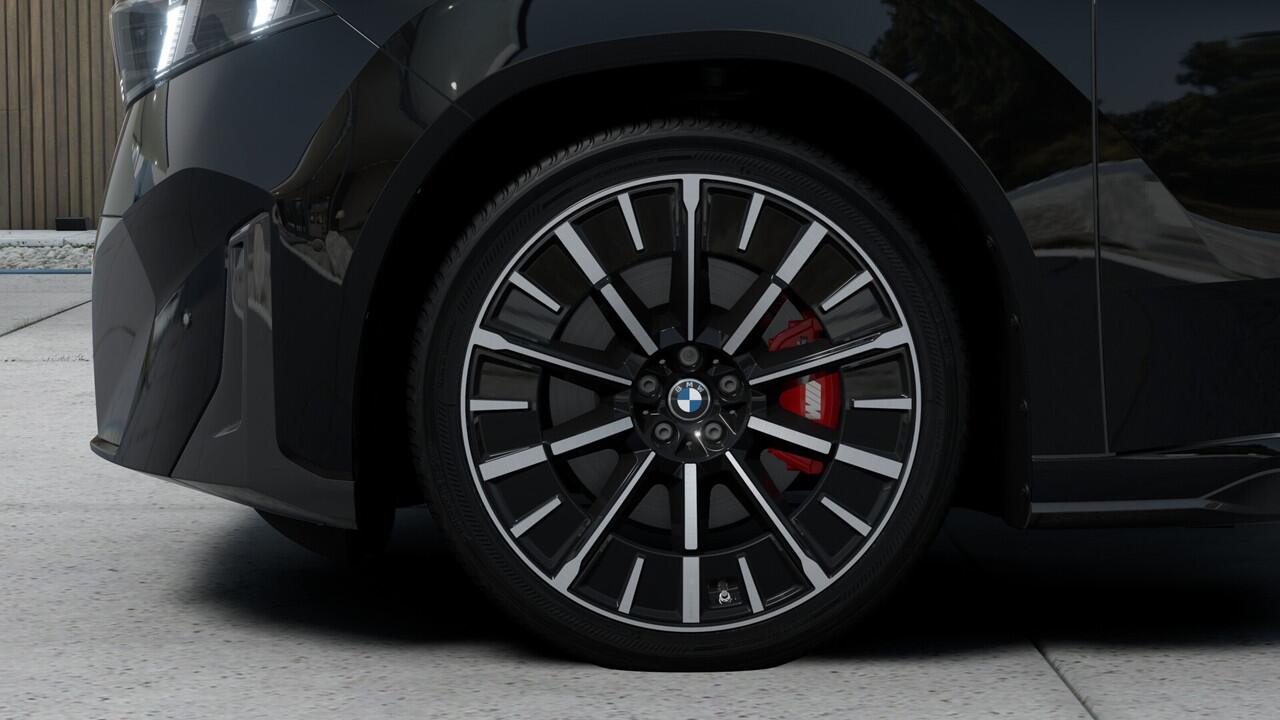 BMW X3 iX3 50 xDrive M Sport / Panoramadak / Trekhaak / M Sportstoelen / Parking Assistant Professional / Stuurverwarming / Head-Up