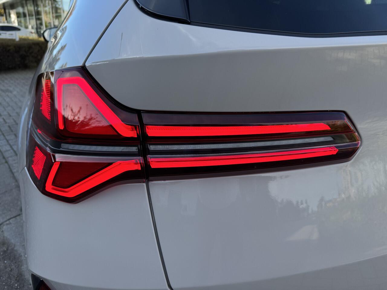 BMW X3 30e xDrive M-SPORT PRO Pano-Dak | Trekhaak | Harman Kardon | Keyless | Memory