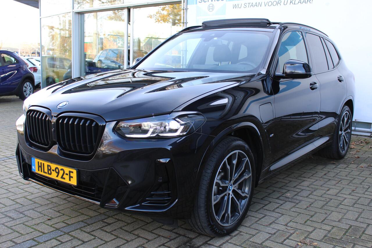 BMW X3 xDrive30e High Executive M-Sport | Incl. 12 maanden Garantie | Panorama dak | Harman/Kardon Audiosysteem | Head-Up Display | Elektrisch verstelbare stoelen met memory | Adaptive cruise | 360* Camera | Elektrische kofferbakklep | Dodehoekdetectie | Stoelve