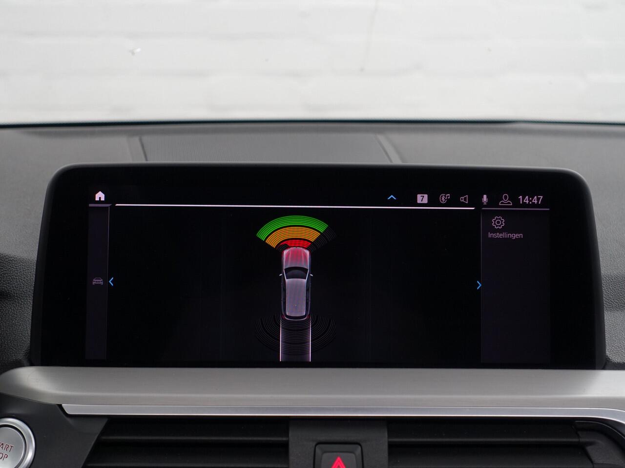 BMW X3 xDrive30e High Executive Aut- Panoramadak, Stuur/Stoelverwarming, Sfeerverlichting, Standkachel, Sport Interieur