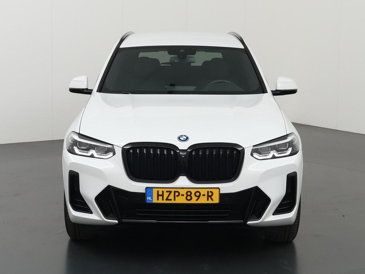 BMW X3 xDrive30e High Executive M-Sport | Navigatie | Parkeercamera | Stoelverwarming | Keyless Go | Sportstoelen | ShadowLine | Ele.kofferdeksel | Apple CarPlay/Android Auto |