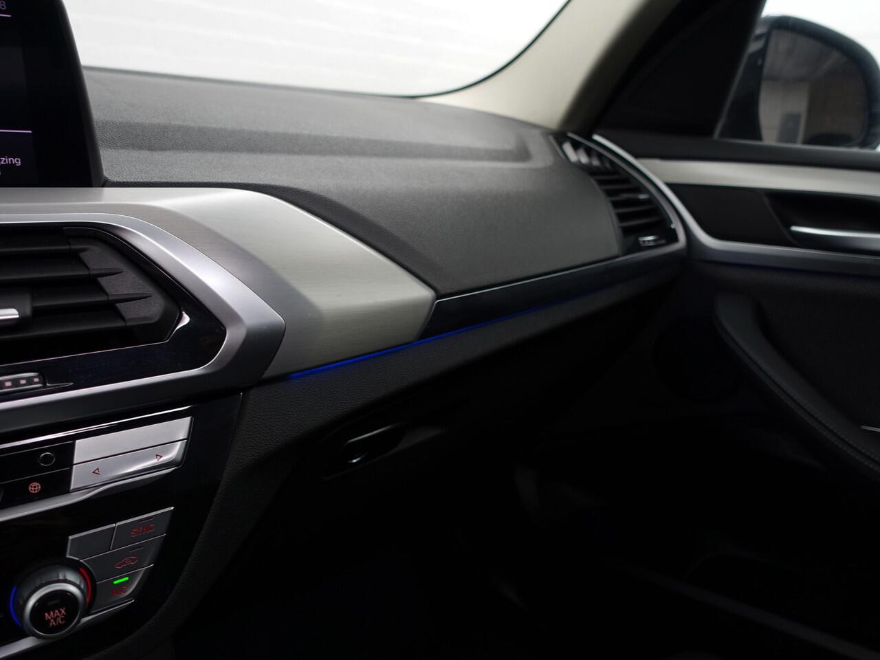 BMW X3 xDrive30e High Executive Aut- Panoramadak, Stuur/Stoelverwarming, Sfeerverlichting, Standkachel, Sport Interieur