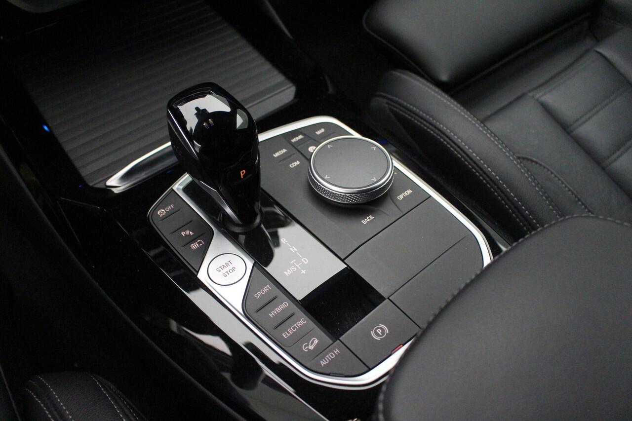 BMW X3 xDrive30e M-Sport | 20" | Camera | Trekhaak | Leder | Voorbereiding Driving Assistance