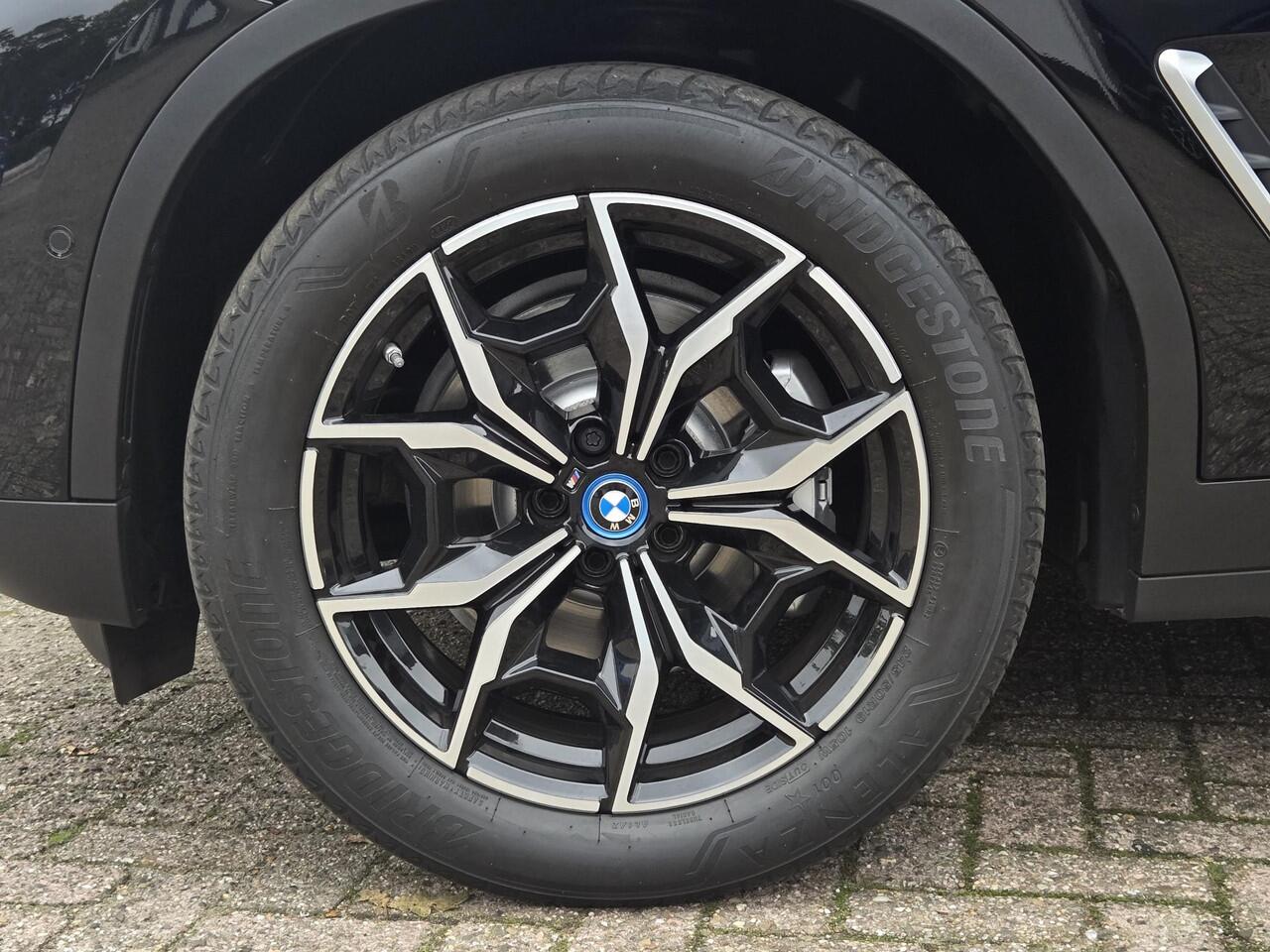 BMW X3 xDrive30e LCI | SPORTSTOELEN | LEDER | PANORAMADAK | CAMERA | TREKHAAK |