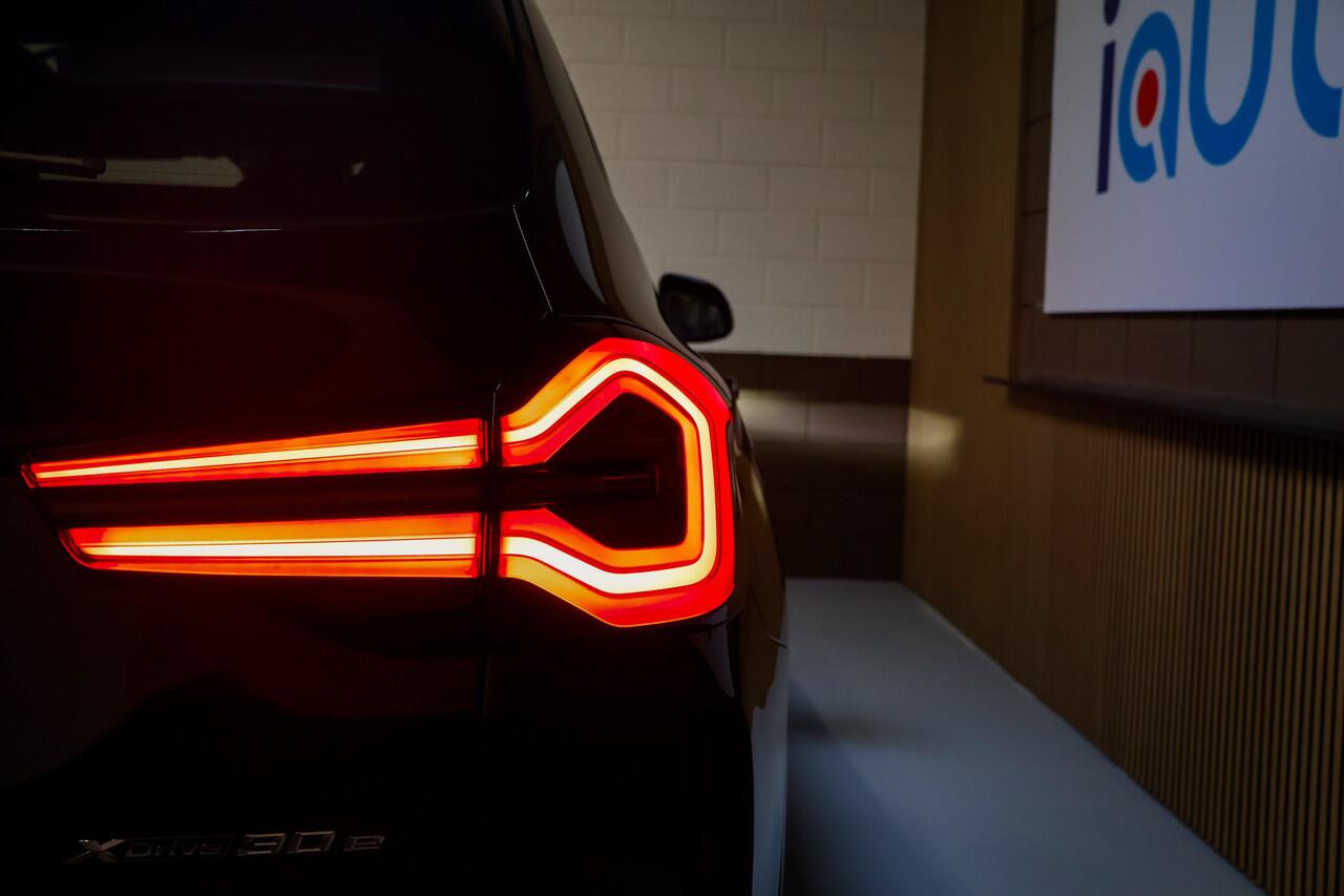 BMW X3 xDrive30e M-Sport Shadow Line Pano/360/Head-up/Keyless//HUD/Sportstoelen/Dodehoek/20"