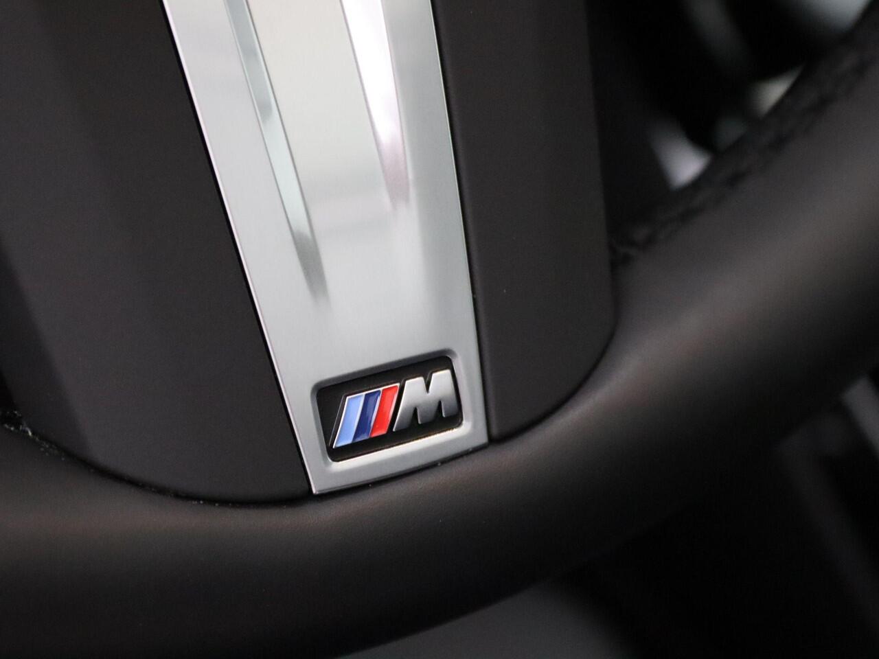 BMW X3 xDrive30e High Executive | M Sportpakket | Safety Pack | Adaptief Onderstel | Stuurwielrand Verwarmd | Panoramadak | Driving Assistant Professional | Head-Up Display | Harman Kardon | 20''