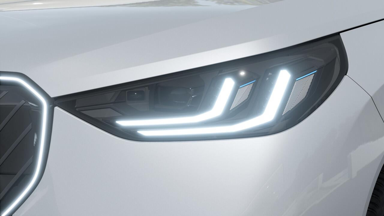 BMW X3 30e xDrive M Sport Automaat / Panoramadak / Trekhaak / Sportstoelen / Adaptieve LED / Comfort Access / Parking Assistant Plus / Stoelventilatie