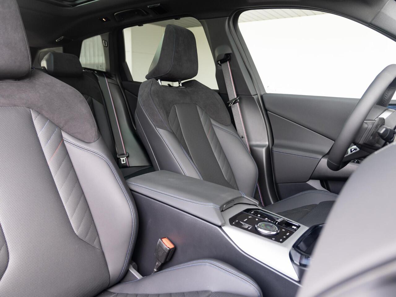 BMW X3 30e xDrive | M Sportpakket Pro | Comfort Pack | Comfort Access | Panoramadak | Stoelverwarming | Harman Kardon | 20''