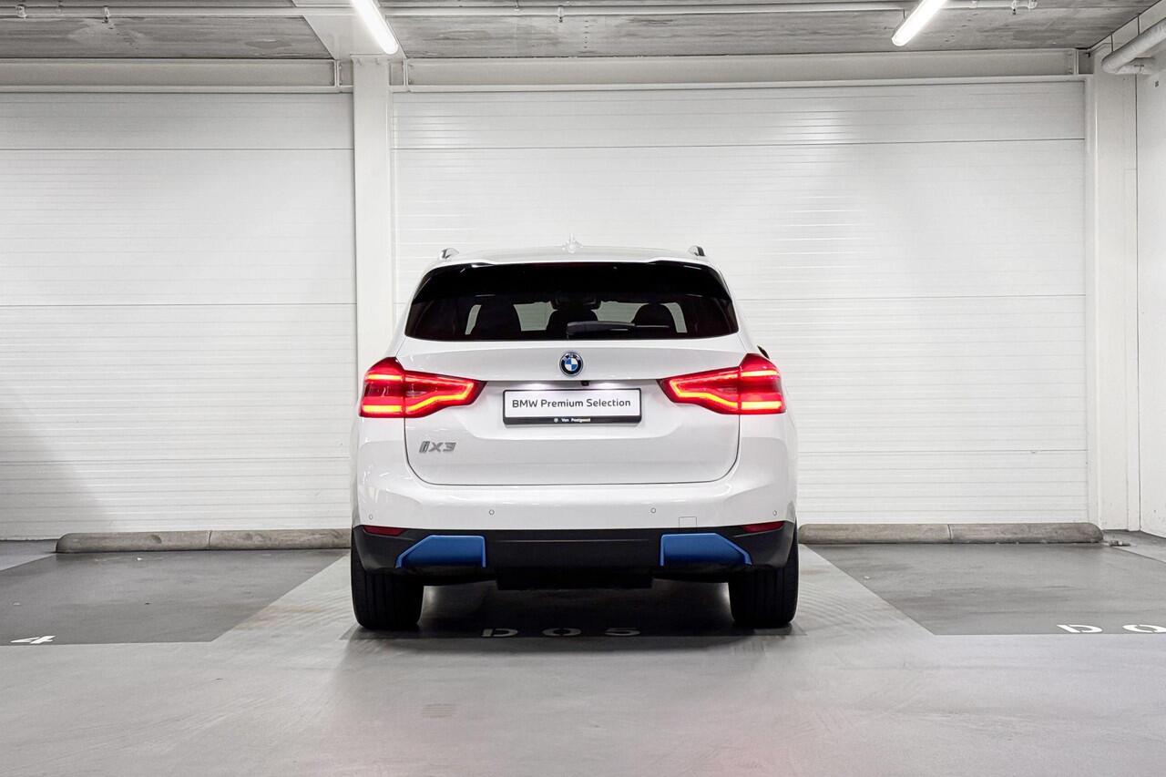 BMW X3 iX3 Executive 80 kWh | Stoelverwarming | Pano | Achteruitrij Camera
