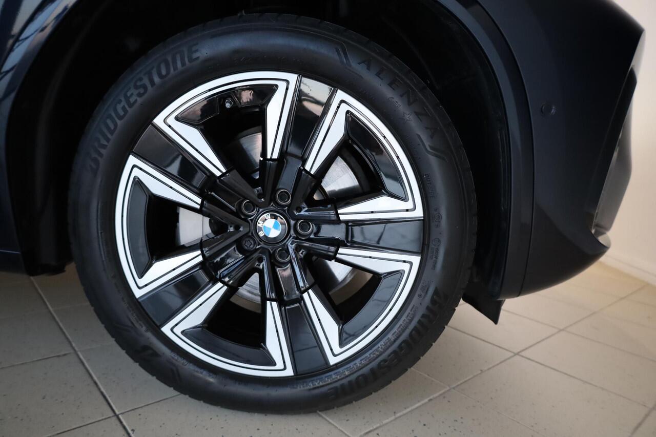 BMW X3 iX3 | M Sport | Panoramadak | Achteruitrijcamera | Adaptieve led