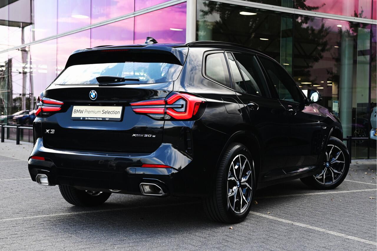 BMW X3 xDrive30e High Executive M Sport Automaat / Panoramadak / Trekhaak / Sportstoelen / Achteruitrijcamera / LED / Stoelverwarming / BMW Live Cockpit Professional