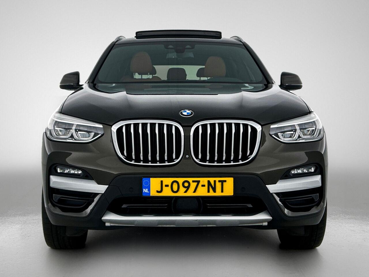 BMW X3 xDrive30e eDrive Edition Panoramadak / Trekhaak / Leder-Sport / Pdc+Camera / Stoel-Stuurverwarming / Harman Kardon / NL auto / Apk 09-2026