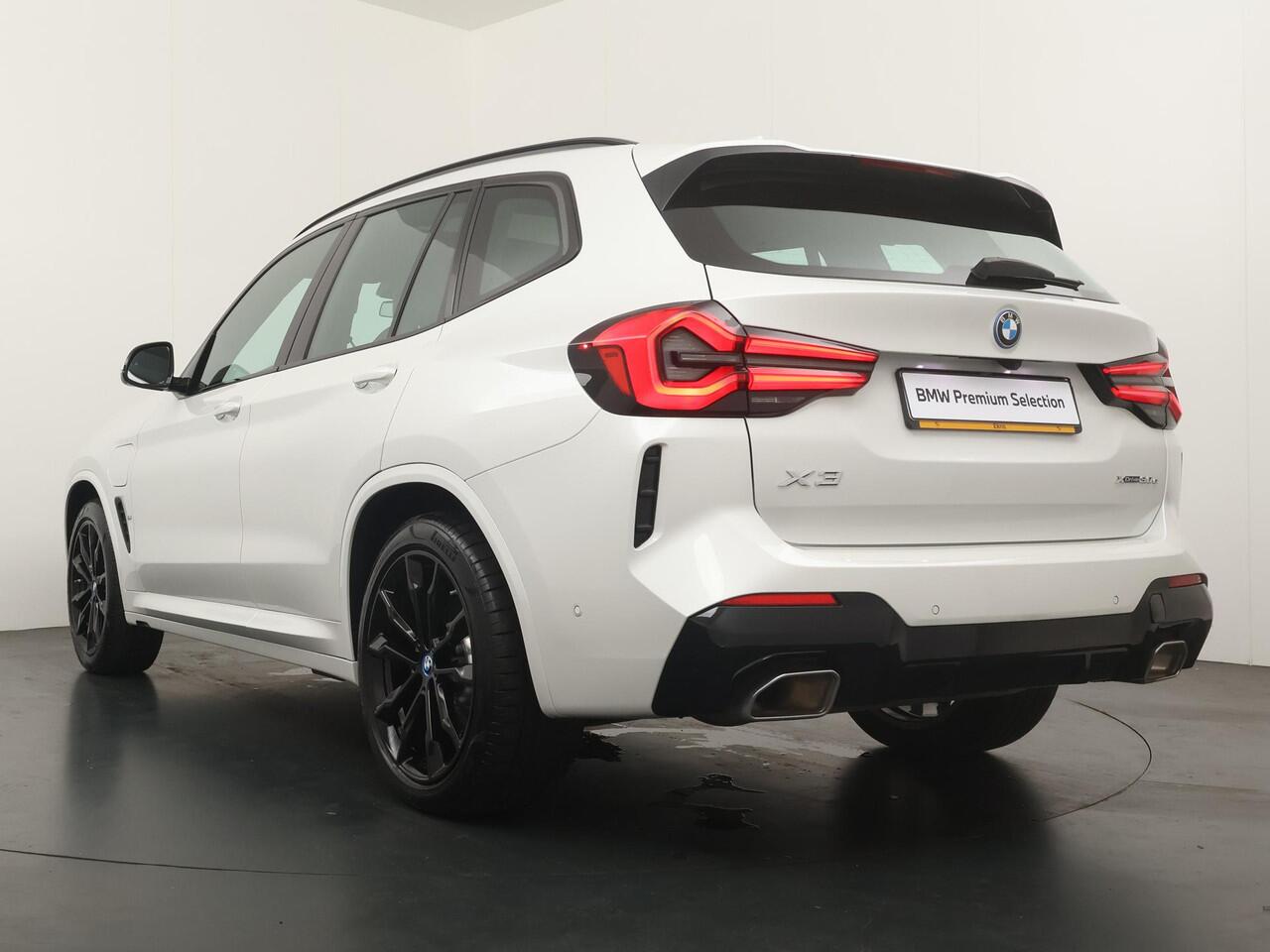 BMW X3 xDrive30e | M-Sportpakket | Panoramadak | HiFi | 19''