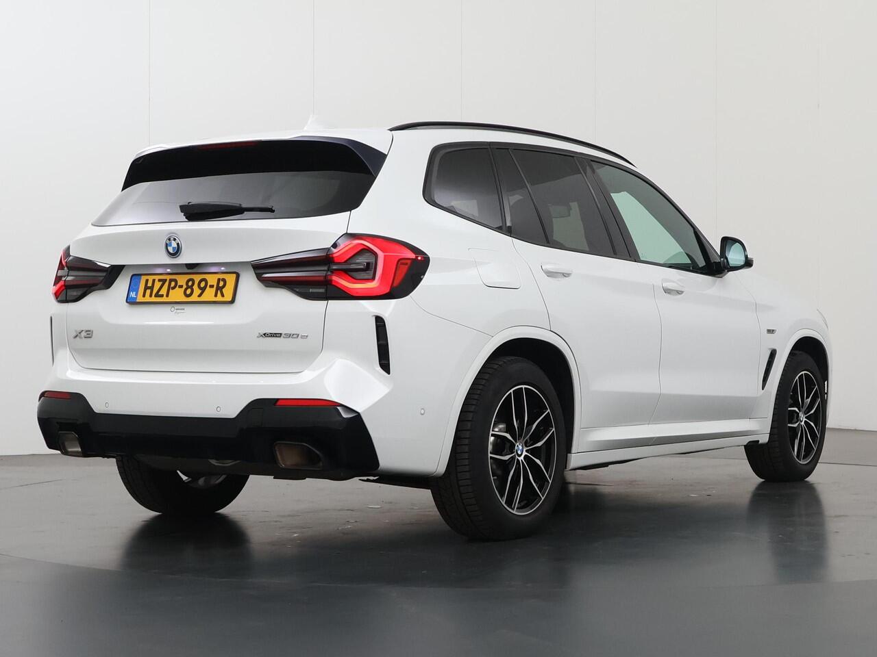 BMW X3 xDrive30e High Executive M-Sport | Navigatie | Parkeercamera | Stoelverwarming | Keyless Go | Sportstoelen | ShadowLine | Ele.kofferdeksel | Apple CarPlay/Android Auto |