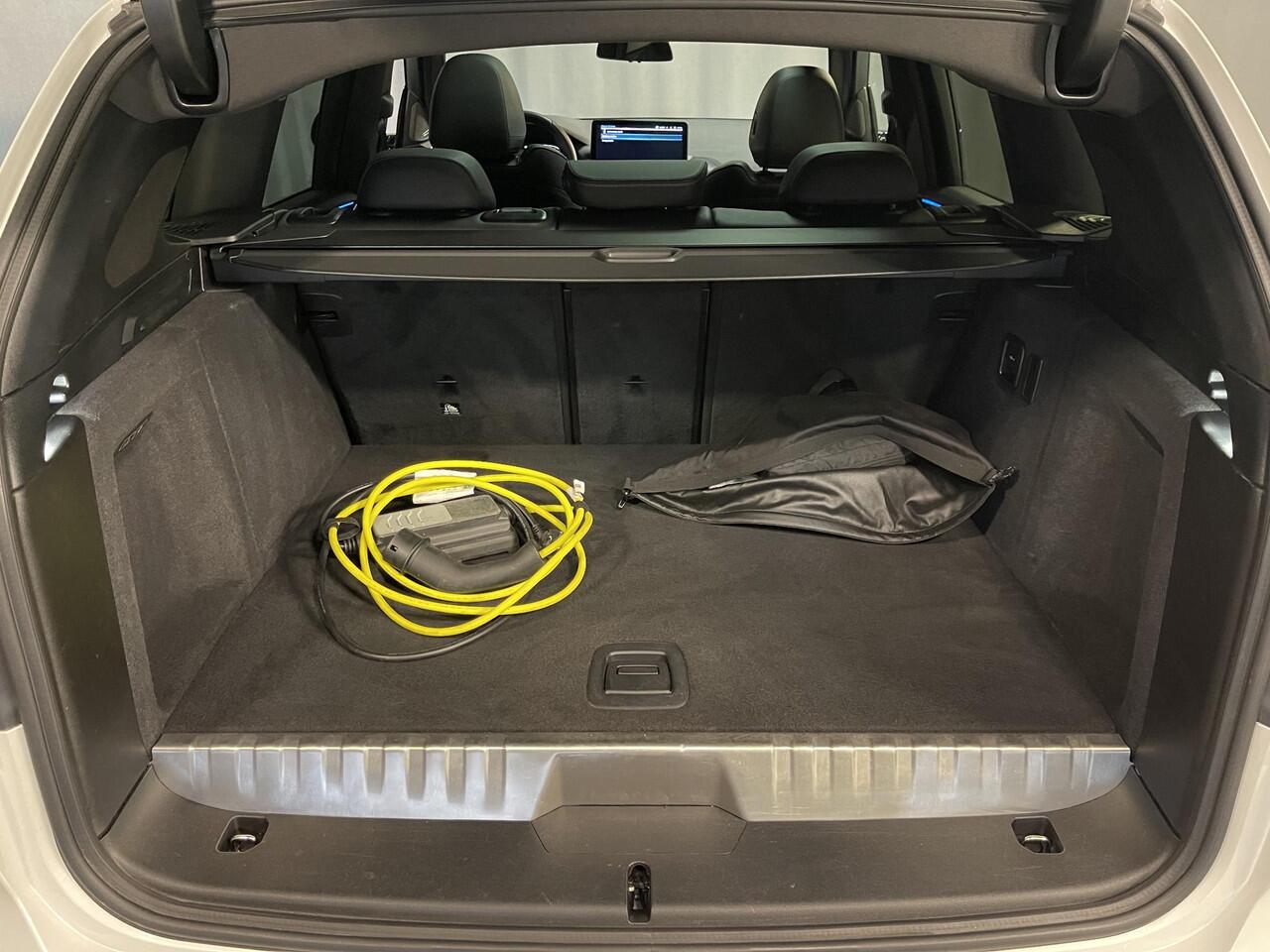 BMW X3 xDrive30e High Executive M Sport 19"/Leder/Panoramadak/Harman Kardon/Dodehoek/Sport Steering/Stoelverwarming/Sfeerverlichting/Camera/Apple Carplay & Android Auto