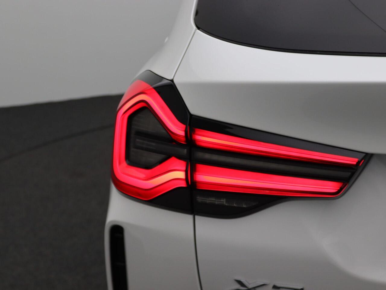 BMW X3 xDrive30e High Executive | M Sportpakket | Safety Pack | Adaptief Onderstel | Stuurwielrand Verwarmd | Panoramadak | Driving Assistant Professional | Head-Up Display | Harman Kardon | 20''